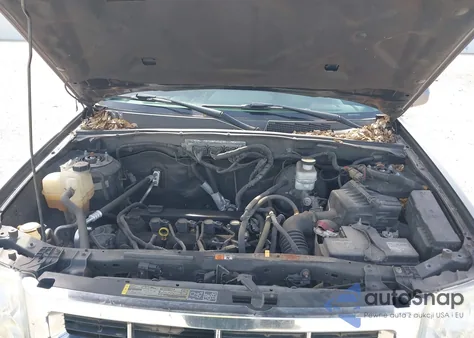 2010 Ford Escape Limited z USA, uszkodzony, nr VIN 1FMCU0E79AKC24148